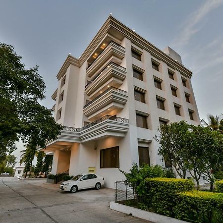 Sun-N-Sand Suites, Shirdi Exterior photo
