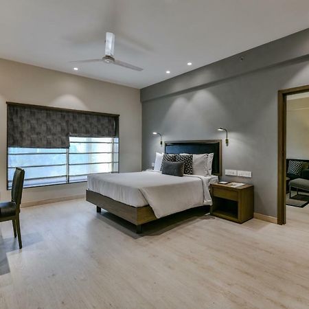 Sun-N-Sand Suites, Shirdi Exterior photo
