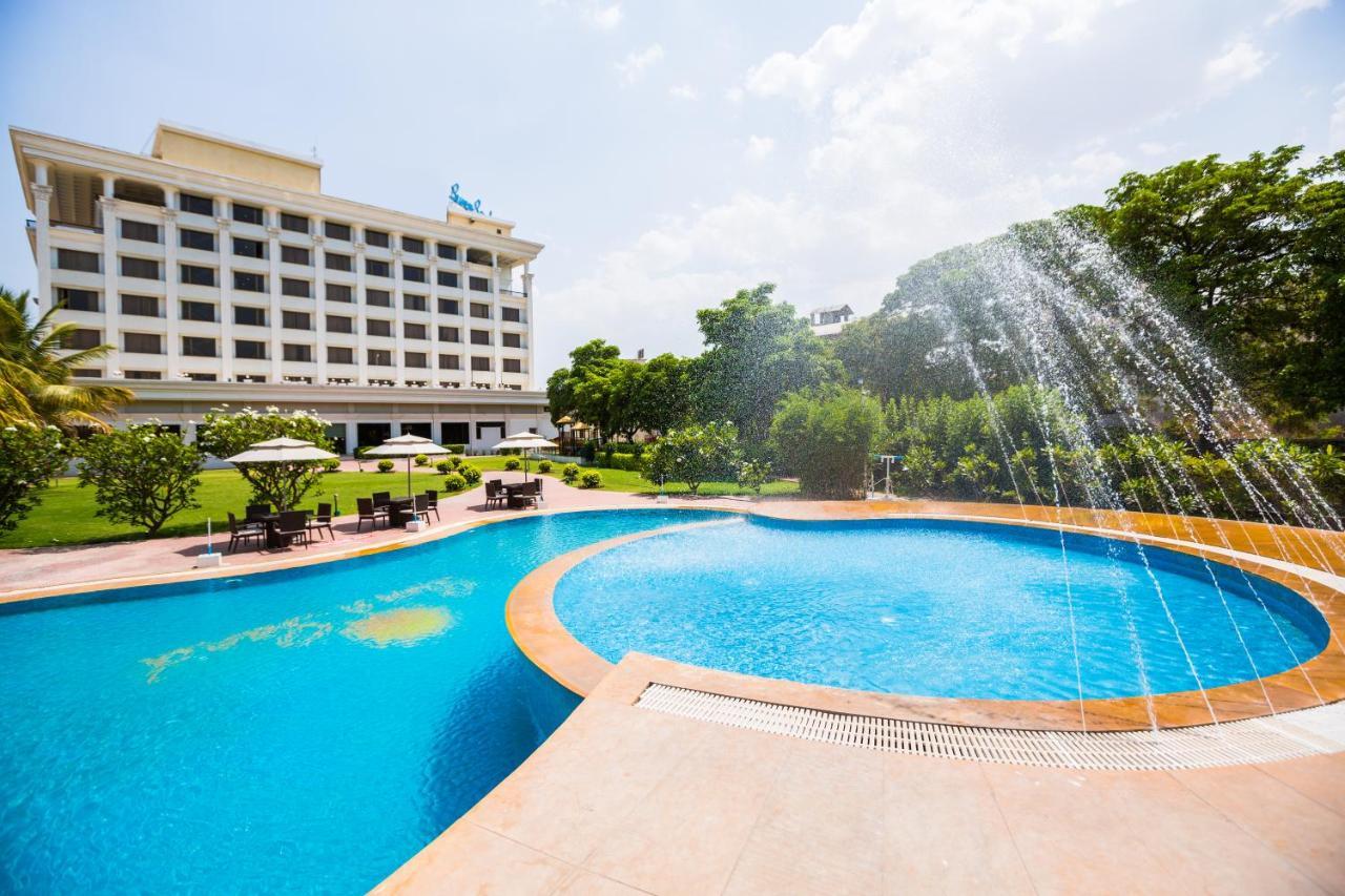 Sun-N-Sand Suites, Shirdi Exterior photo