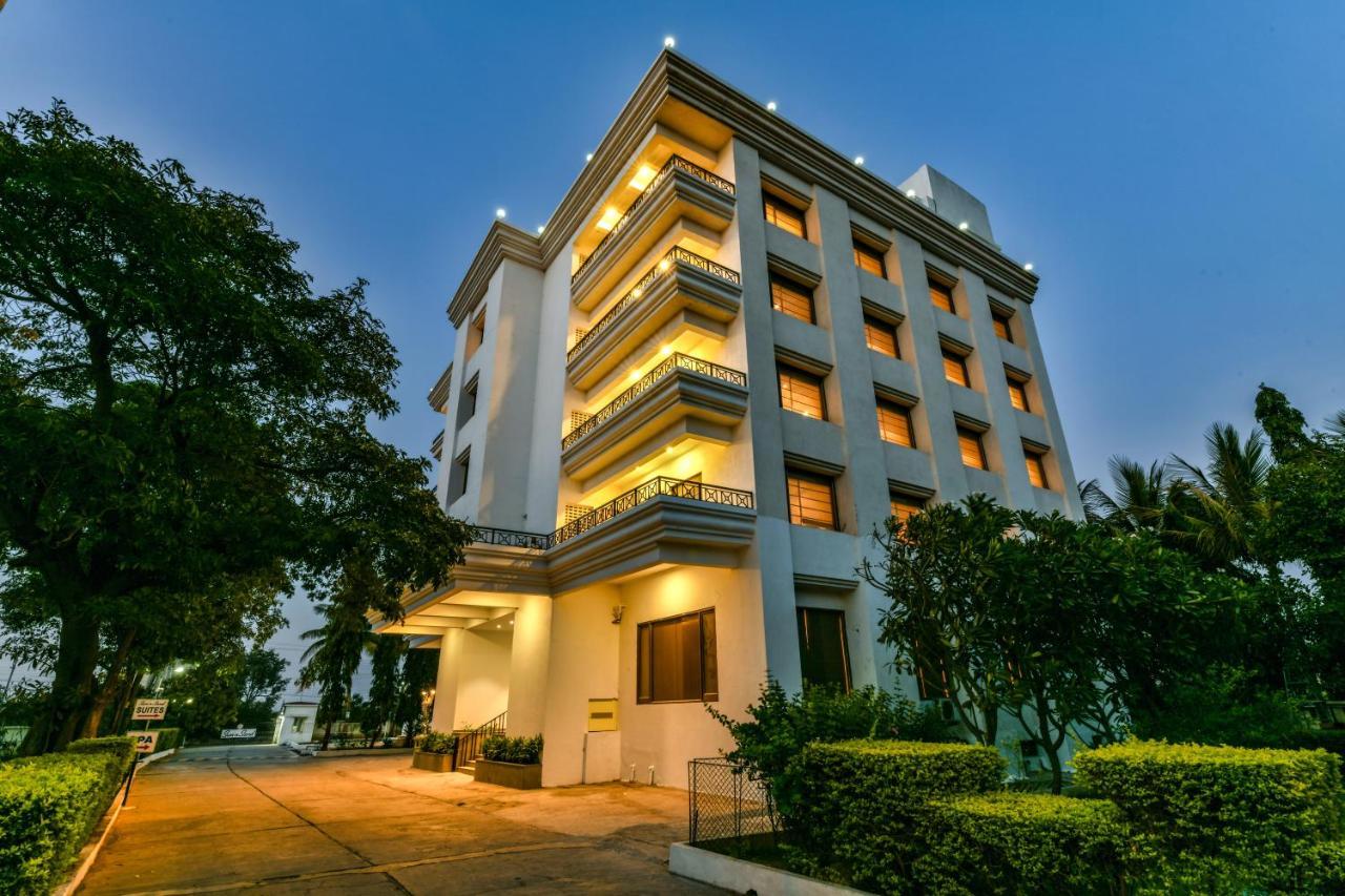 Sun-N-Sand Suites, Shirdi Exterior photo