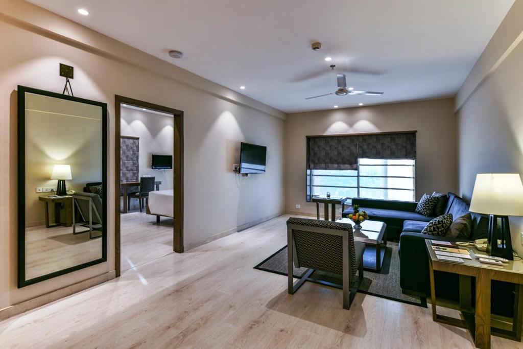 Sun-N-Sand Suites, Shirdi Exterior photo