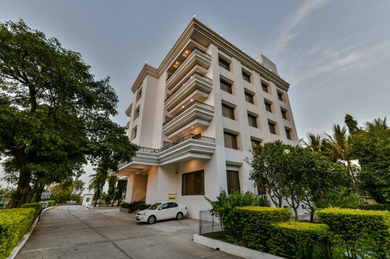 Sun-N-Sand Suites, Shirdi Exterior photo