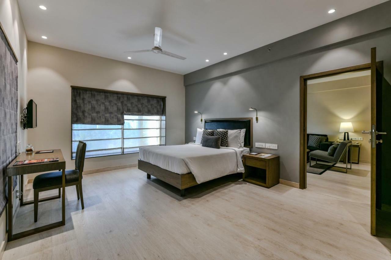 Sun-N-Sand Suites, Shirdi Exterior photo